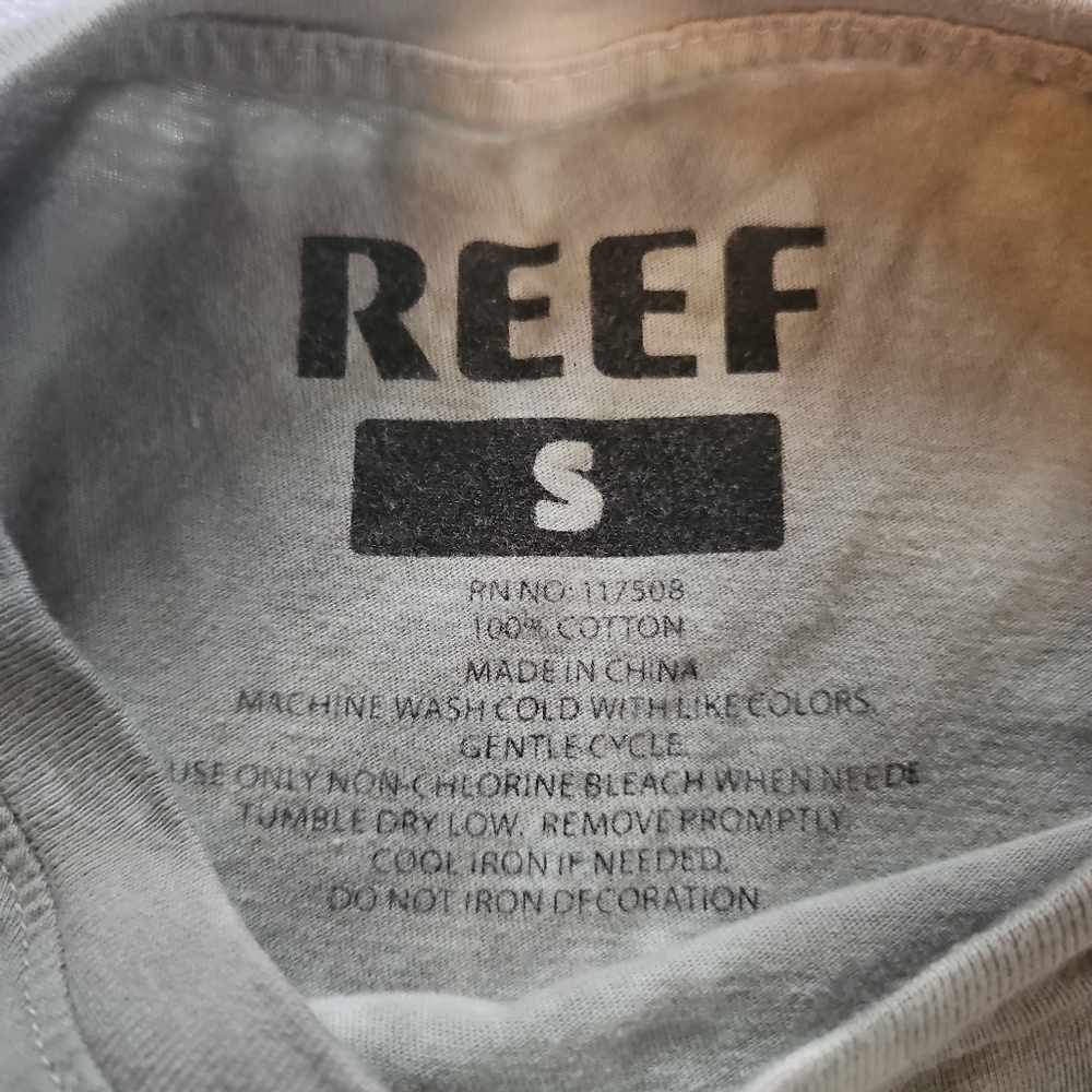 Reef Multicolor Graphic Crop Top - Picture 2 of 4